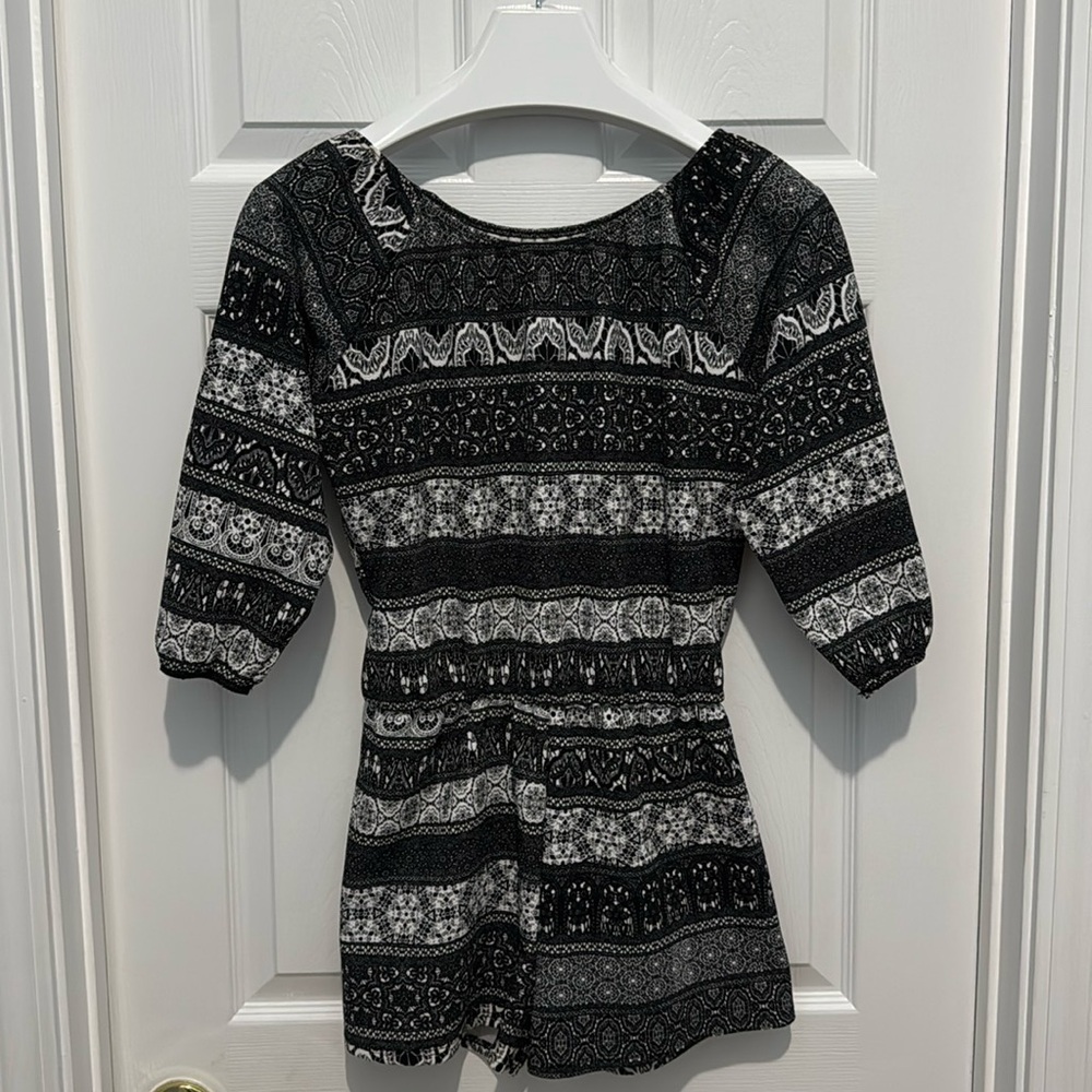 Black/white pattern romper - Girls XL